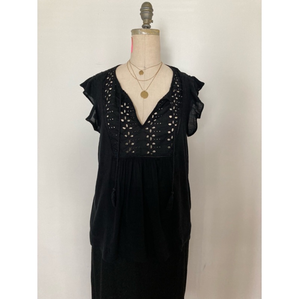 Gap mexi-cali style black top